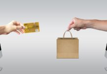 Natale, 1/3 delle spese viene effettuato online