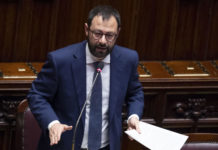 Informativa sulle crisi aziendali, l’intervento del Ministro Patuanelli